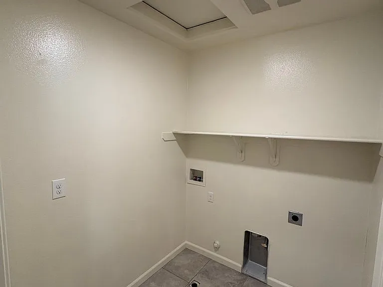 641 S Laguna St — Photo 22
