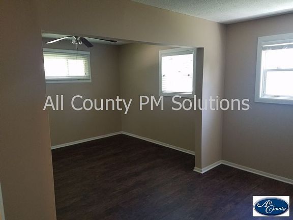 4th image of 414 N Lakeshore Dr