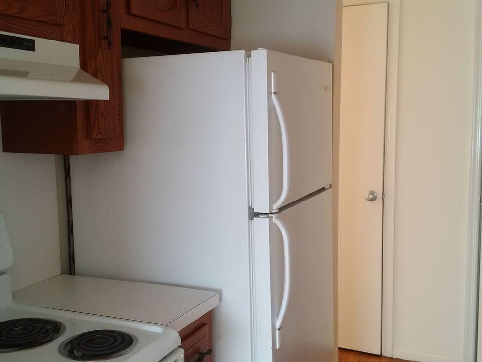 1st image of 56 Sintsink Dr E APT I