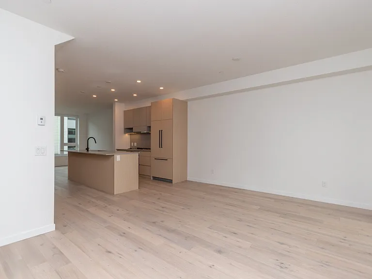 528 E 2nd St #32 — Photo 9