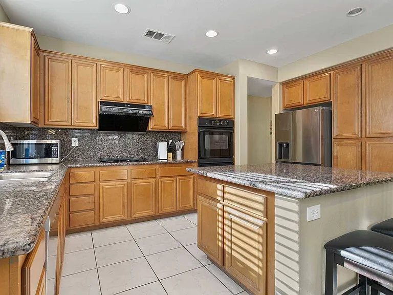 7232 Cari Ct — Photo 15