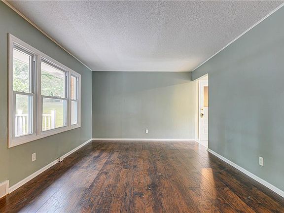 4th image of 5341 Sloan Ave