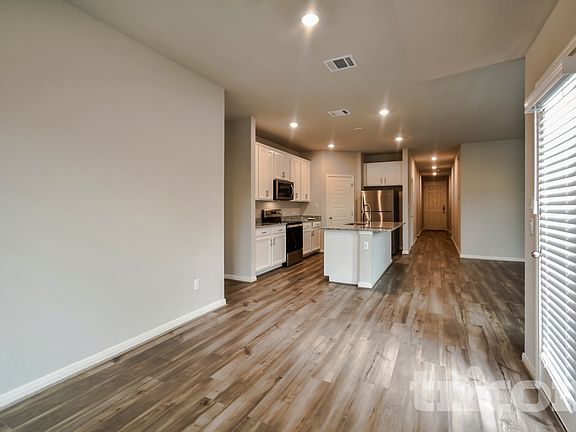 3rd image of 13519 Emerson Way