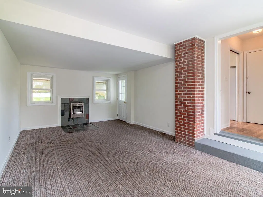 3 bed, 986 sqft, $2,000 — Photo 3