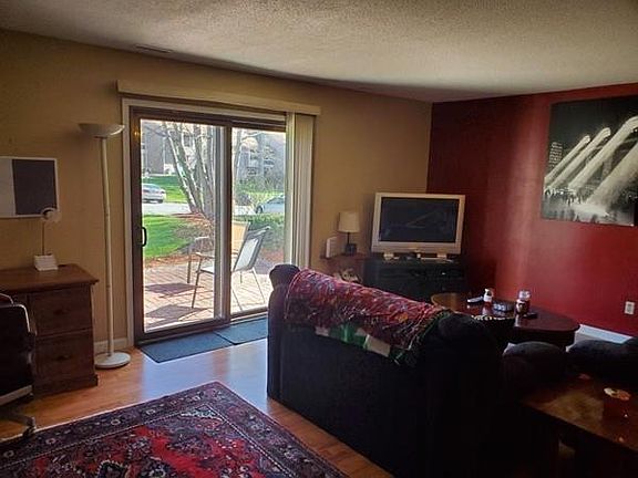 4th image of 4 Thayer Pond Dr #18