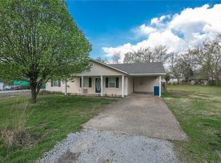 109 3rd Ave SW, Gravette, AR 72736