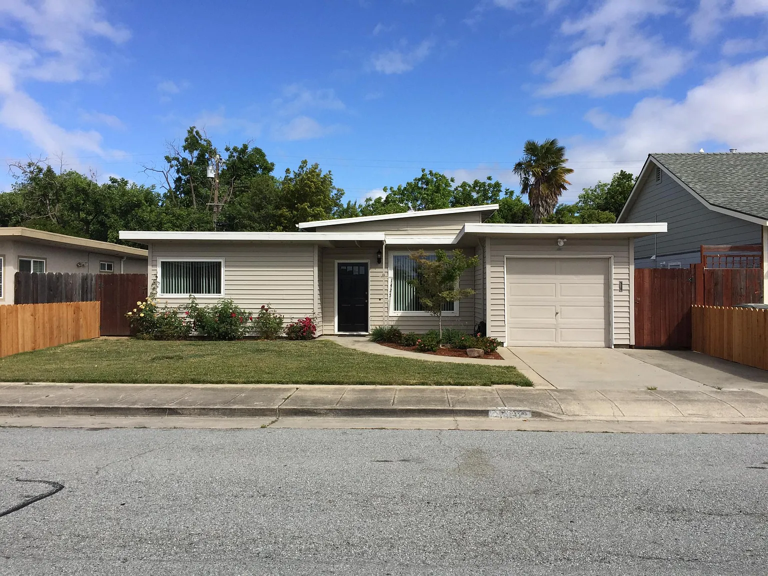 1425 Royal Ave photo 1