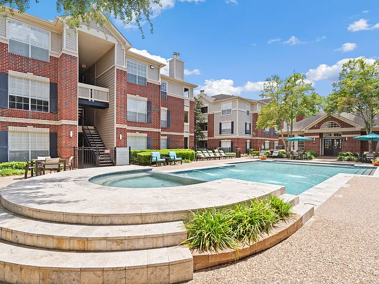 Gables Cityscape — Photo 14