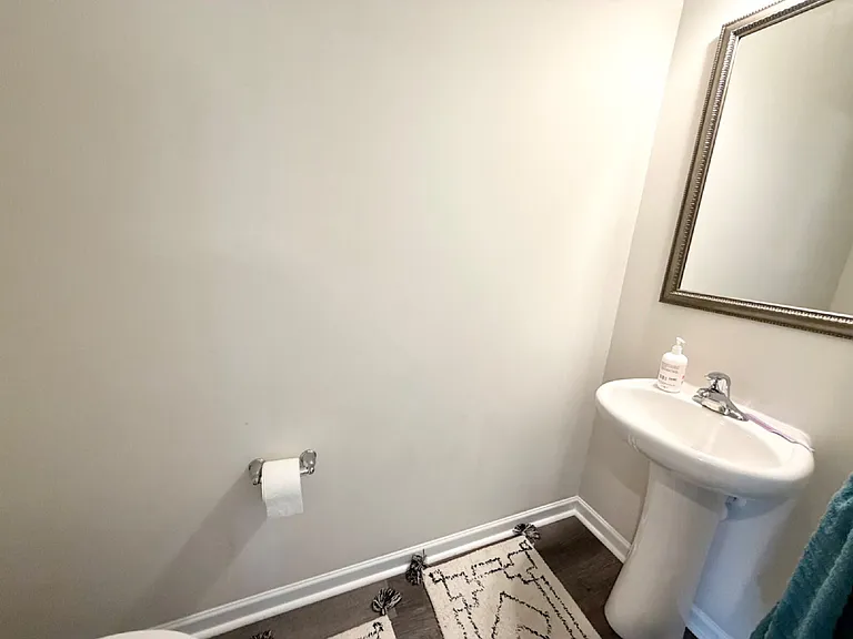 323 Alameda Ln — Photo 12