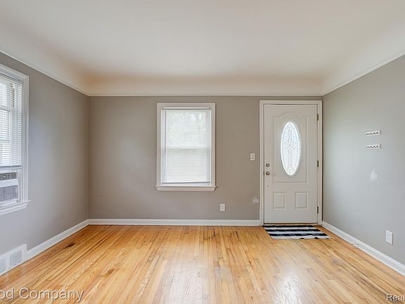 5th image of 14987 University St