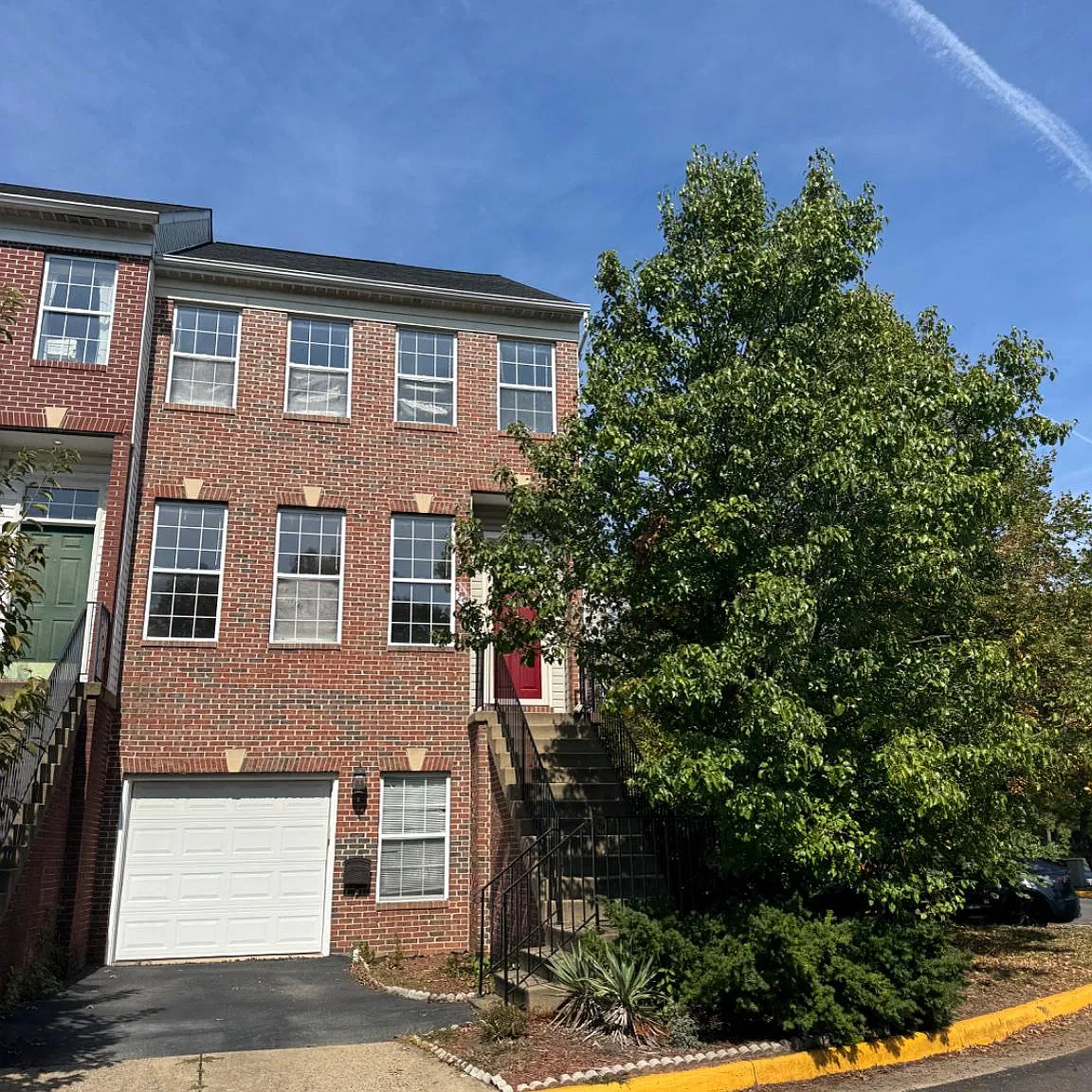 4 bed, 4.0 bath, 1610 sqft, $3,200 — Photo 1