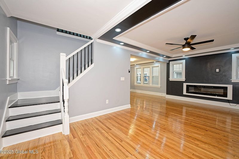 5th image of 35 Wallace Street