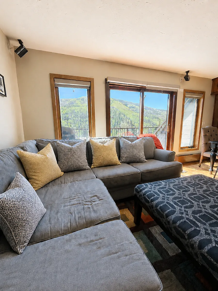 Living Room - 1101 Vail View Dr #B