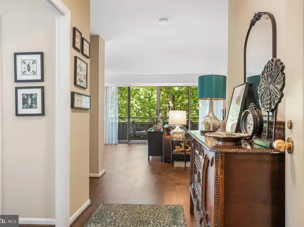 5802 Nicholson Ln #2202, Rockville, MD 20852