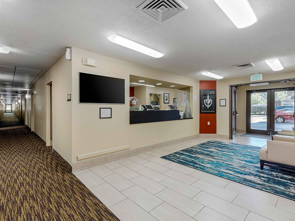 Lobby and Guest Check-in