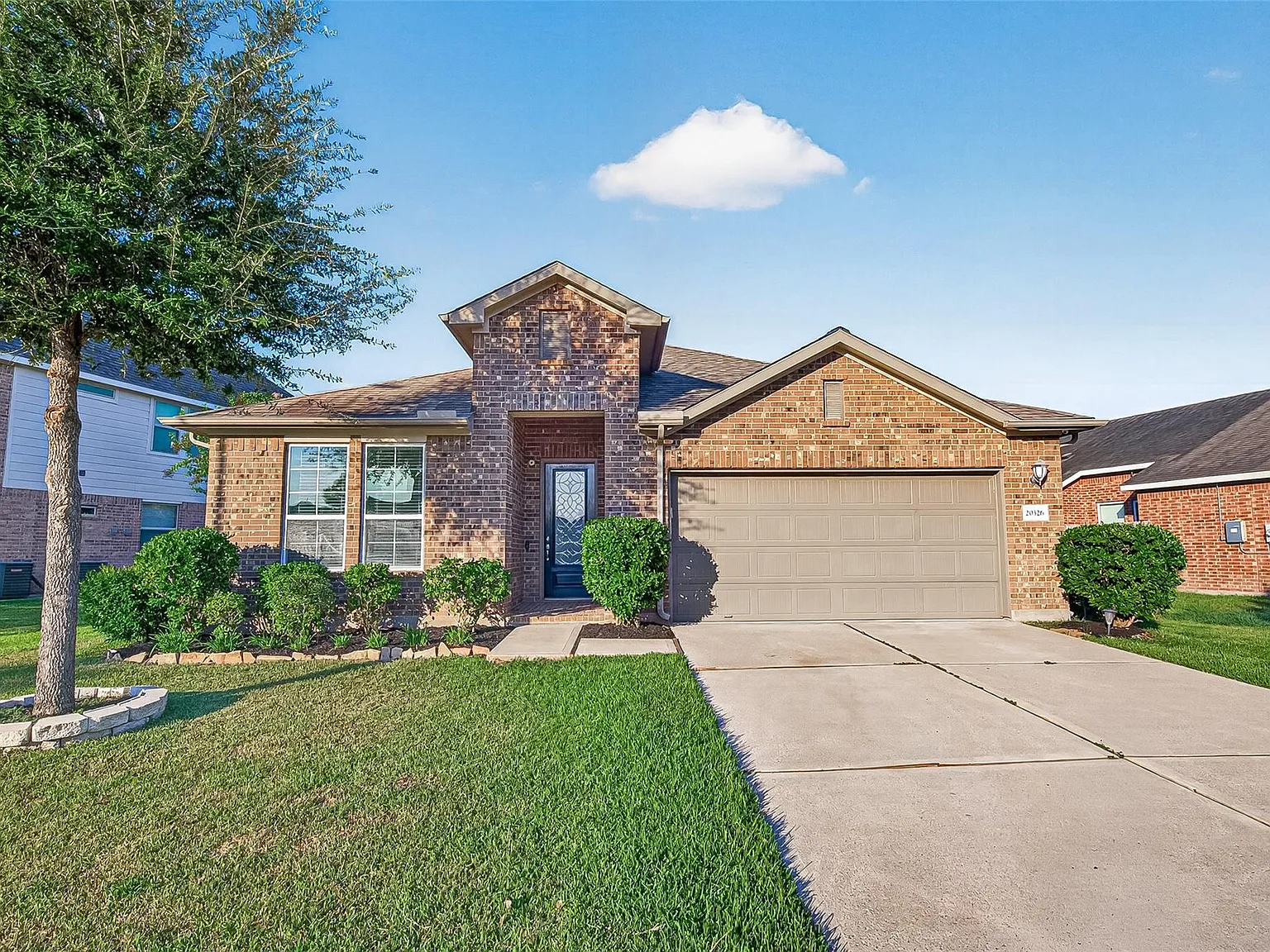 3 bed, 2312 sqft, $2,600 — Photo 3