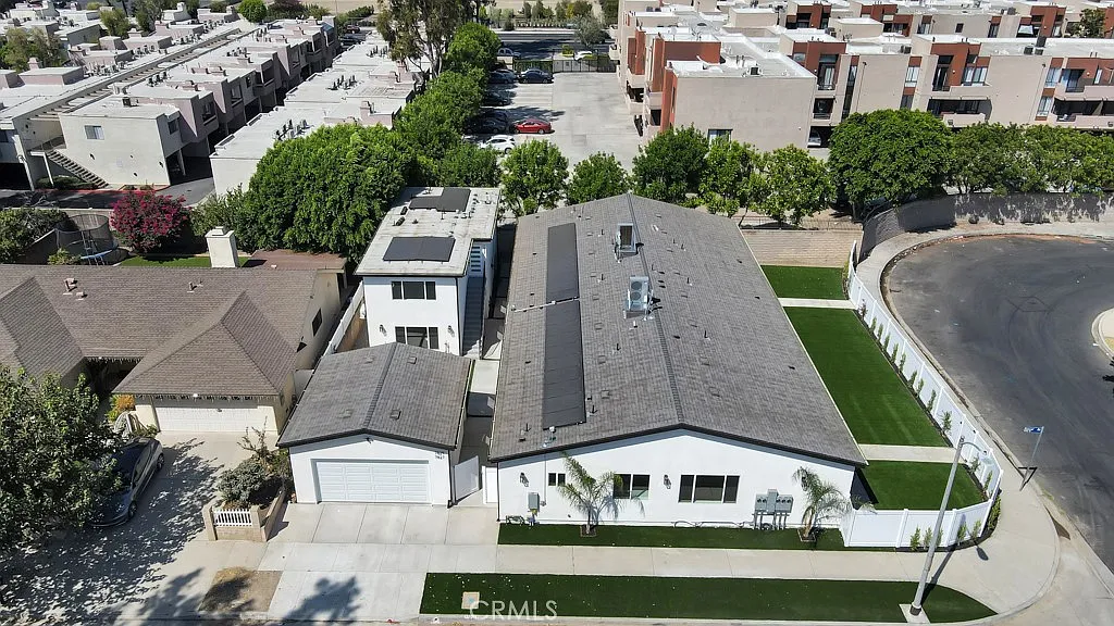 14 bed, 16.0 bath, 5560 sqft, $16,500 — Photo 4