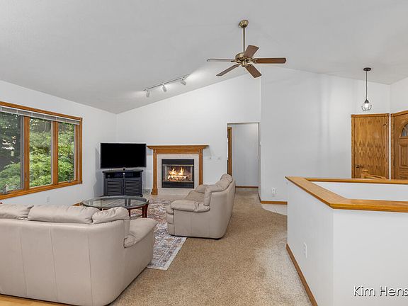 3rd image of 2020 Burton Knoll Ct SE