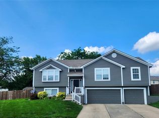 11906 White Oak St, Peculiar, MO 64078