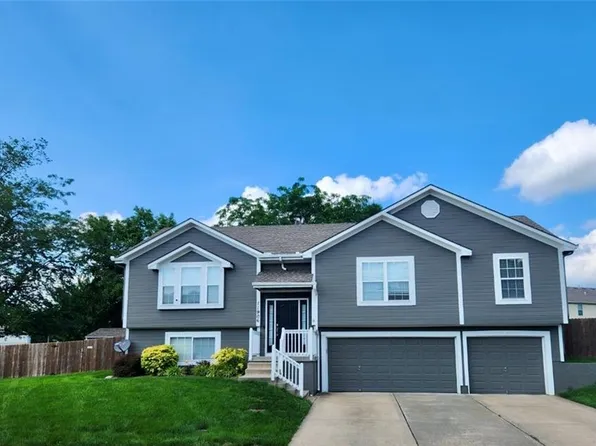 11906 White Oak St, Peculiar, MO 64078