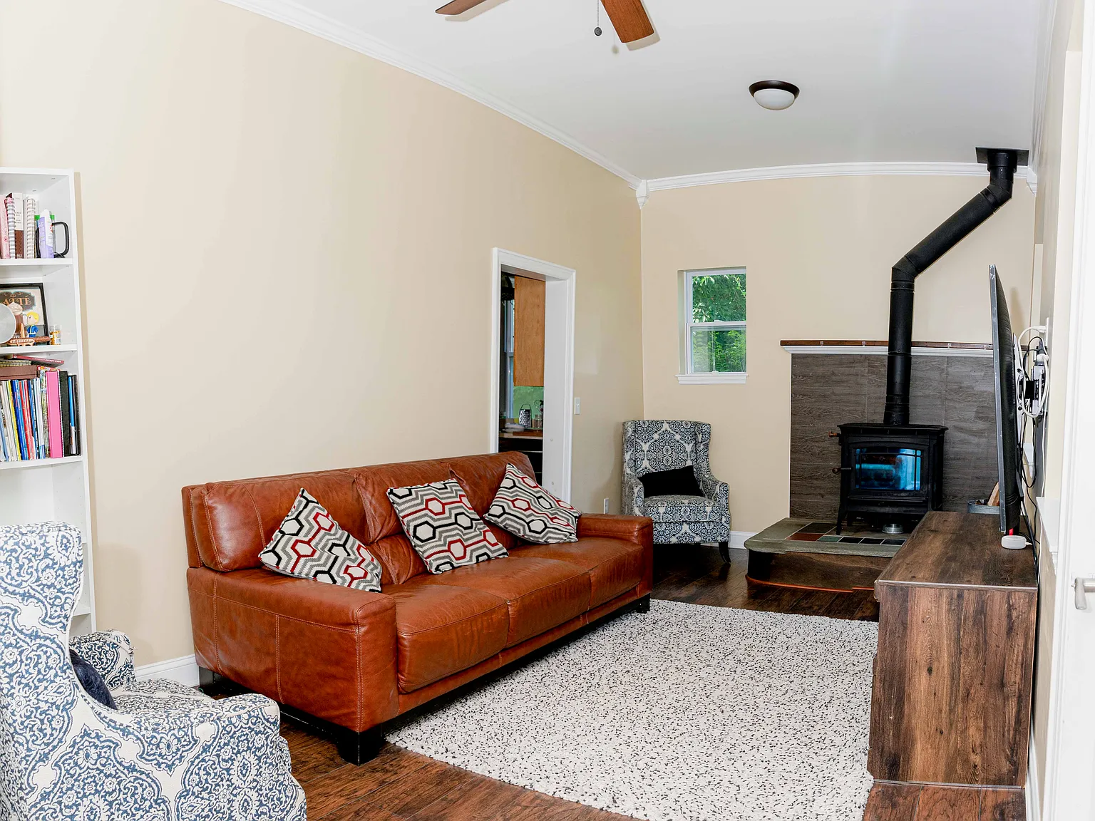 3 bed, 2000 sqft, $3,900 — Photo 3