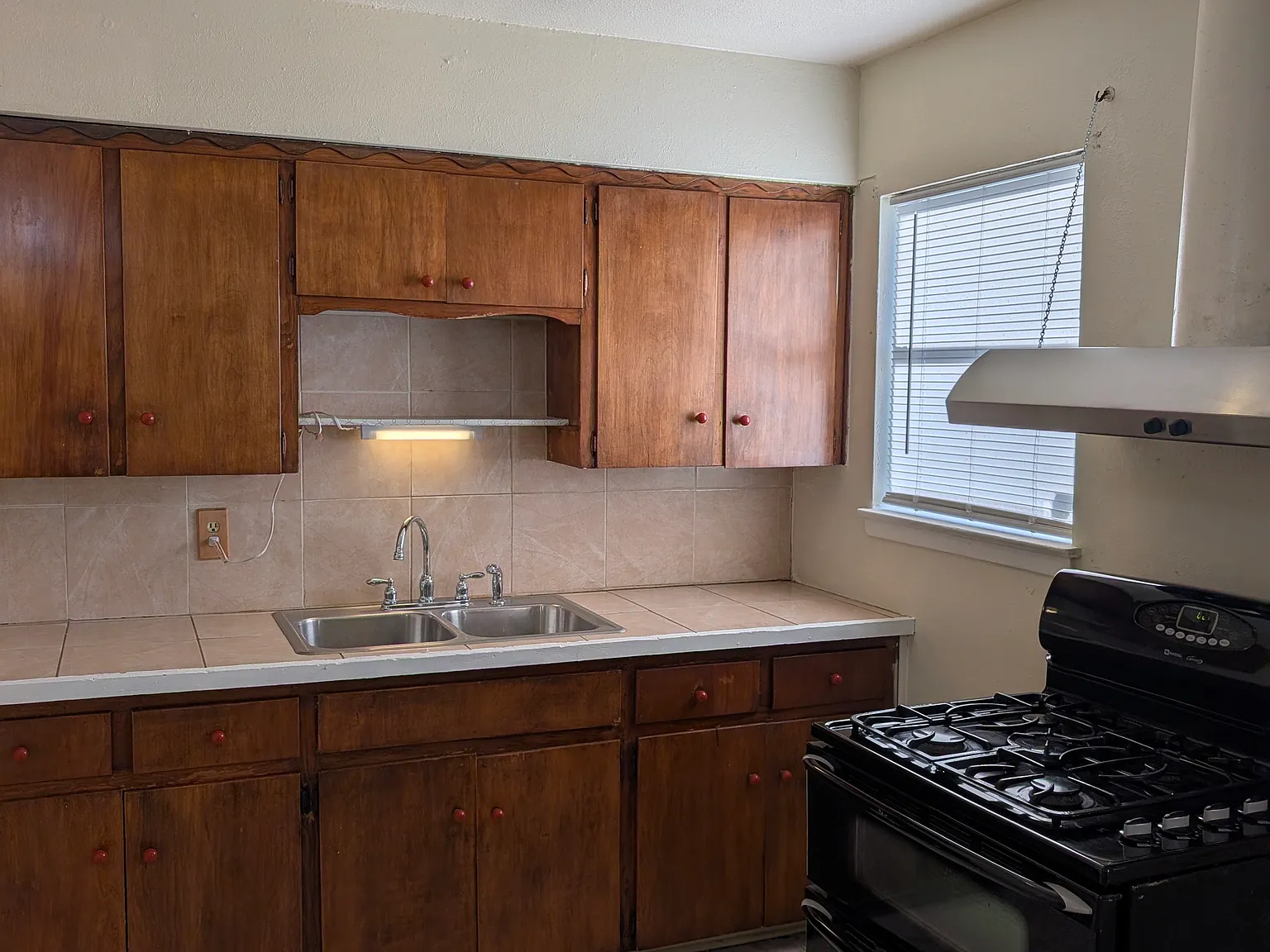 3 bed, 1291 sqft, $1,300 — Photo 4