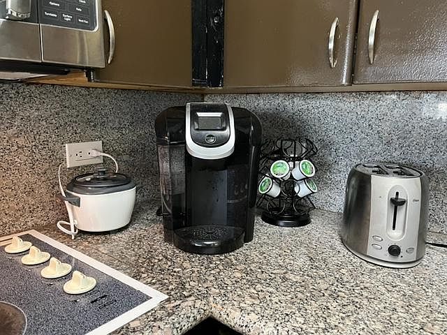 KItchen comes with all the appliances you need.