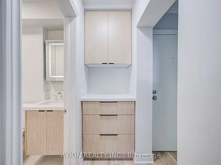 882 Broadview Ave #2 — Photo 6