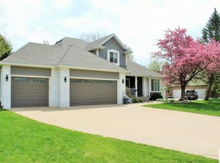 232 Shadow Valley Bnd, Dakota Dunes, SD 57049