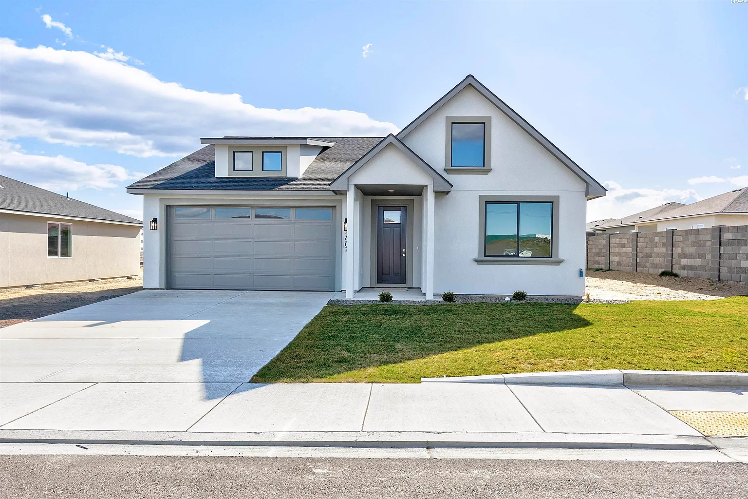 2902 E Helena St photo 1