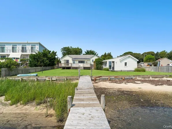 35 Gardners Ln, Hampton Bays, NY