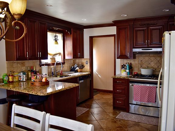 5th image of 179 Baltusrol Ave