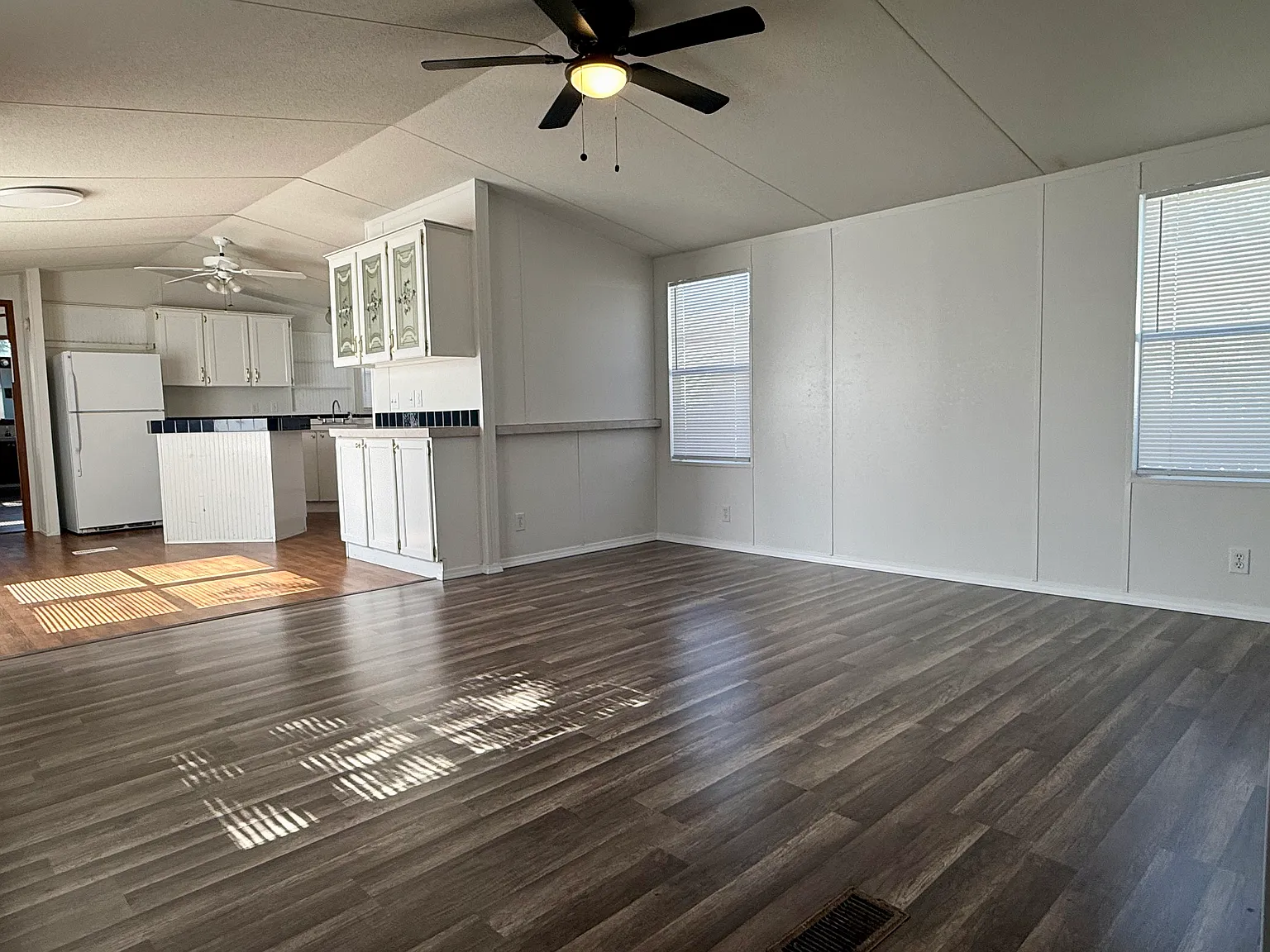 3 bed, 1022 sqft, $1,200 — Photo 3