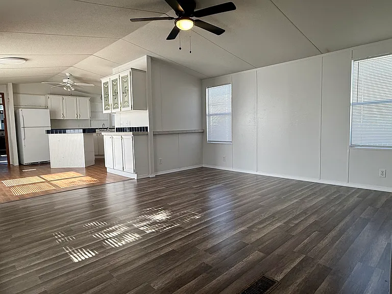 804 S Meredith Ave — Photo 3