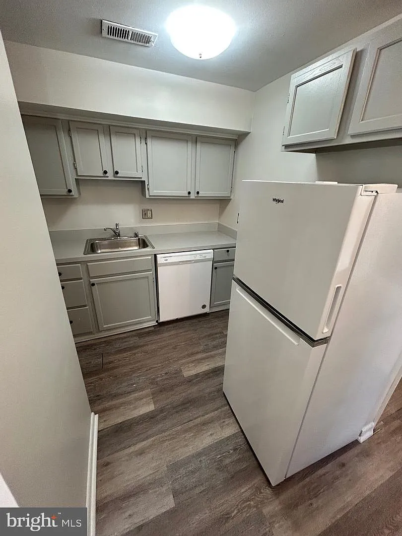 1 bed, 1.0 bath, 500 sqft, $1,350 — Photo 4