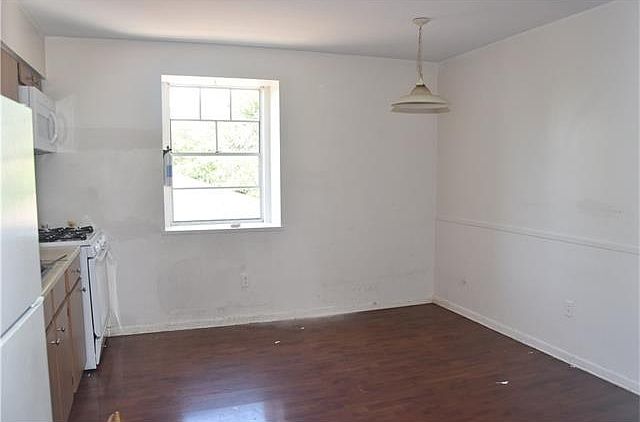 2nd image of 152 Caroline Ave APT 3