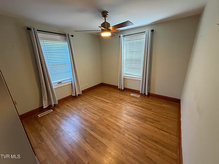 2505 Catherine St — Photo 8