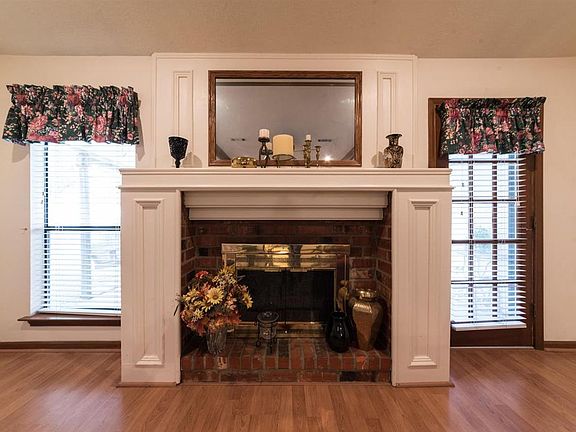 3rd image of 1182 Briarmeadow Dr