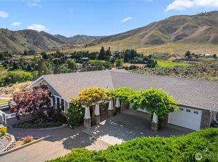 1014 Westmorland Dr, Wenatchee, WA 98801