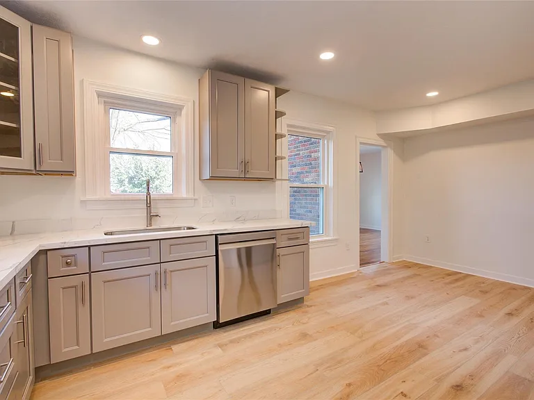 2208 Blodgett St #1 — Photo 12