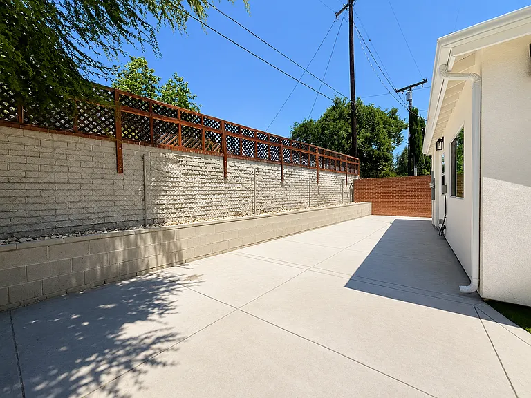 3623 E California Blvd — Photo 14