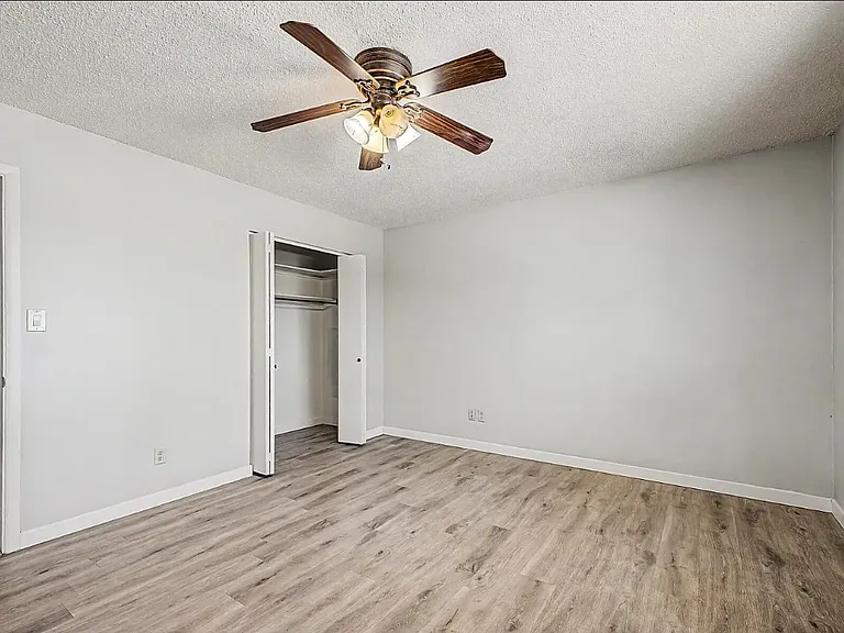 1000 E Loyola Dr — Photo 24
