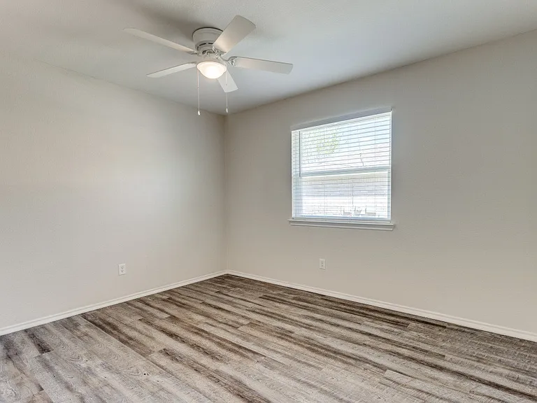1721 Southridge Ln — Photo 17