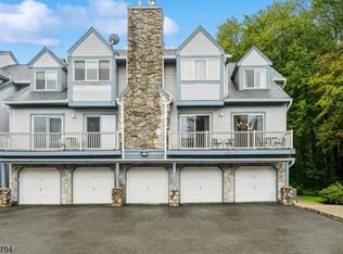86 Garden Ct, Succasunna, NJ 07876