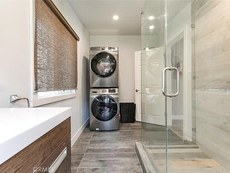1527 N Screenland Dr — Photo 15
