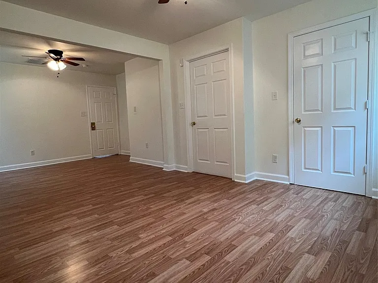 305 Briarwood Cir — Photo 8