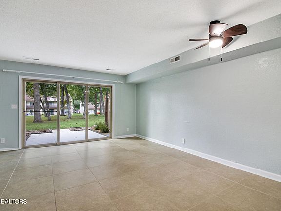 3rd image of 10 Wilshire Heights Dr