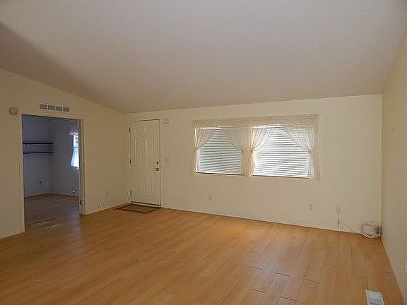 5th image of 61 Olivia Ln