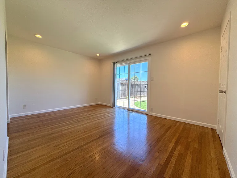 35930 Vinewood St — Photo 13