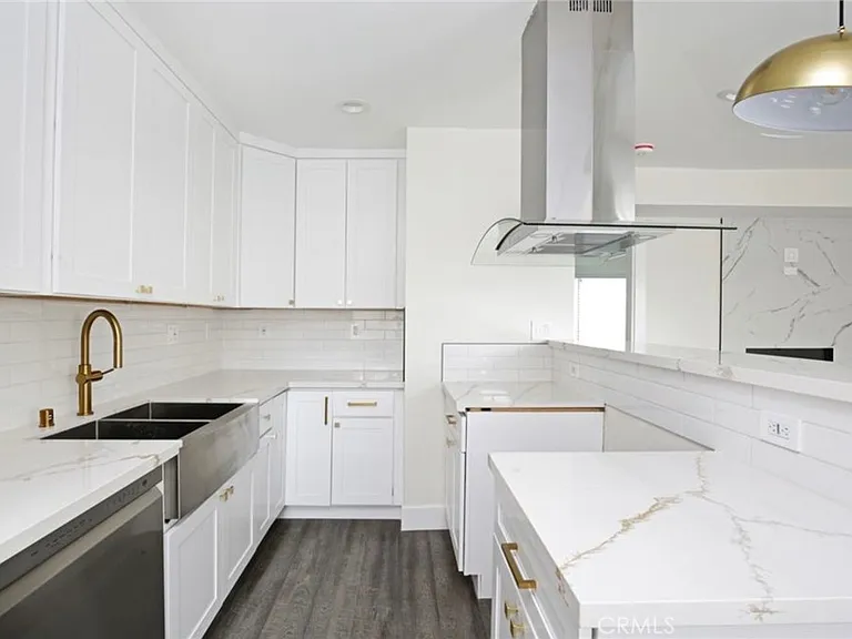 1141 E Broadway — Photo 7